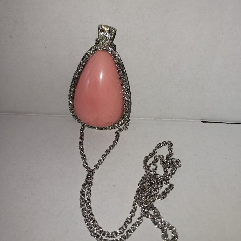 Vintage 1970's Avon Faux Coral Pink TearDrop Rhinestone Pendant Necklace Chain - Picture 6 of 9